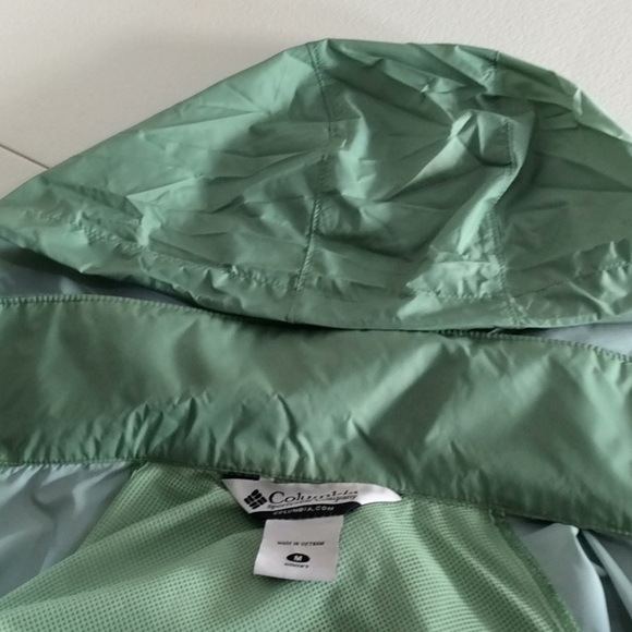 Columbia windbreaker, size M, apple green. - Picture 6 of 7